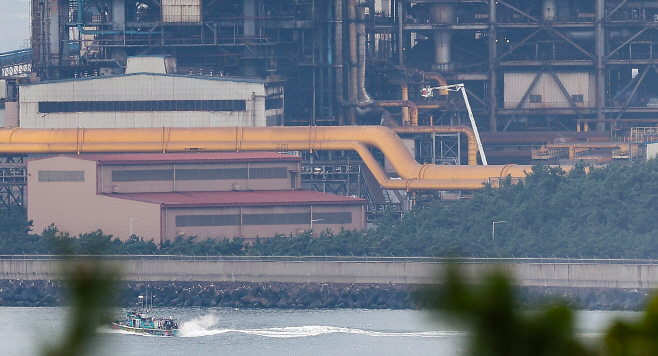 포스코 화재 완진<YONHAP NO-1771>