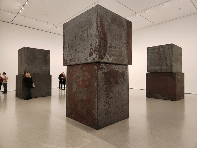 리처드 세라(Richard Serra, 1938-2024)의 작품 ‘이퀄(Equal)’(2015)