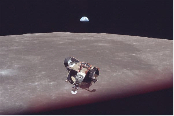 달 탐사 후 지구로 떠나는 아폴로 11호