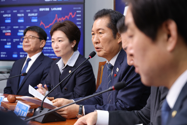 최고위서 발언하는 정청래 대표<YONHAP NO-4428>