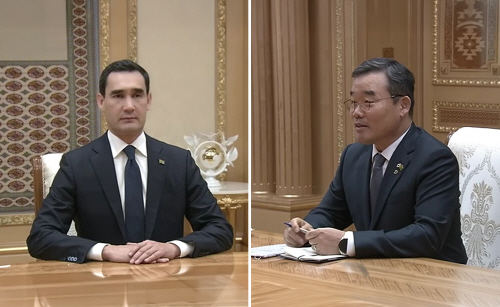 투르크메니스탄 대통령(왼쪽)을 예방중인 대우건설 김보현사장(오른쪽)_