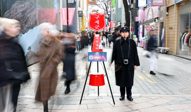 따뜻한 사랑이 필요한 연말<YONHAP NO-3600>