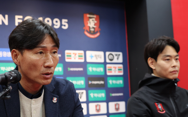 각오 밝히는 이영민 감독과 한지호 선수