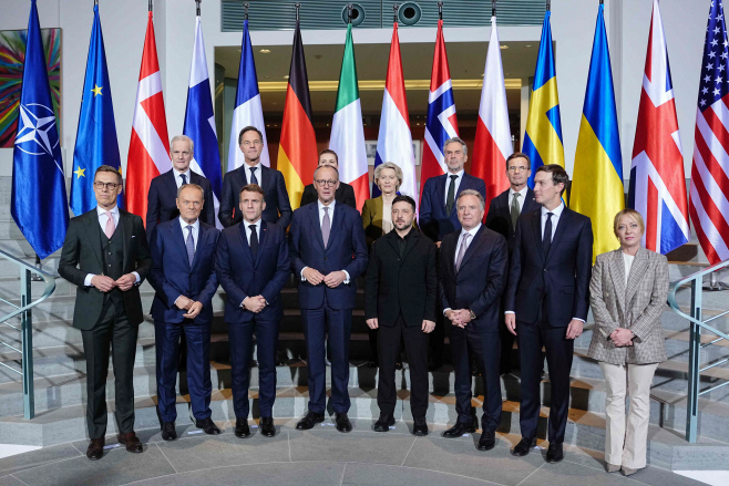 TOPSHOT-GERMANY-US-UKRAINE-RUSSIA-CONFLICT-DIPLOMACY