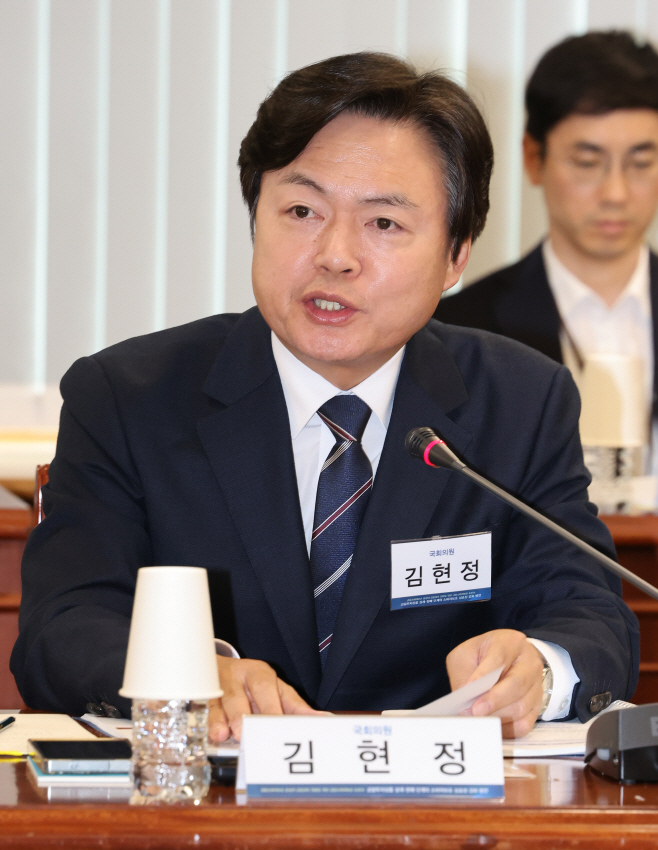 축사하는 김현정 의원<YONHAP NO-4499>