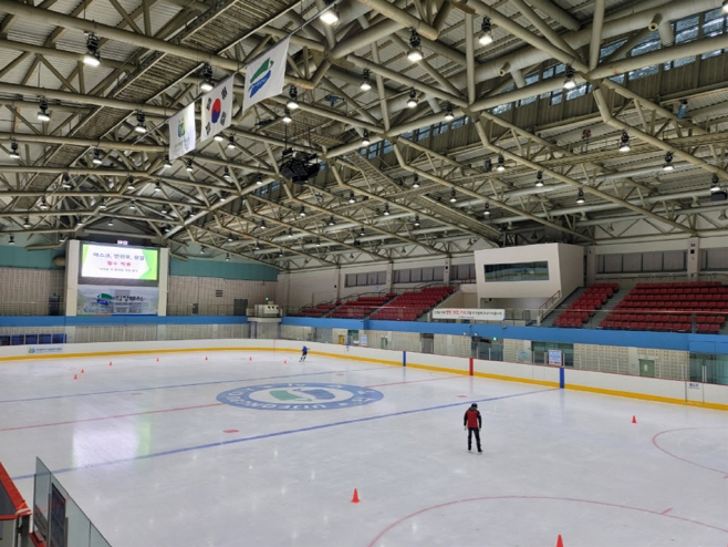 8.도시디자인과(의정부시, 연말 맞아 ‘의정부 겨울 낭만 명소 5선’ 선정)3-설렘의 낭만(실내빙상장)