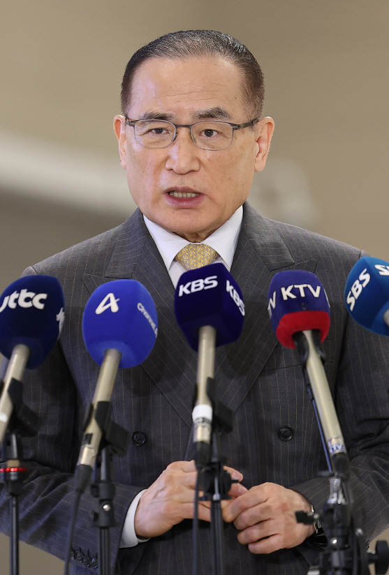 취재진 질문에 답하는 위성락 안보실장