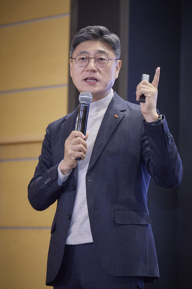 [SKT 보도사진] SKT 정재헌 CEO, “변화관리 최고책임자되어 혁신 이끌겠다”-1