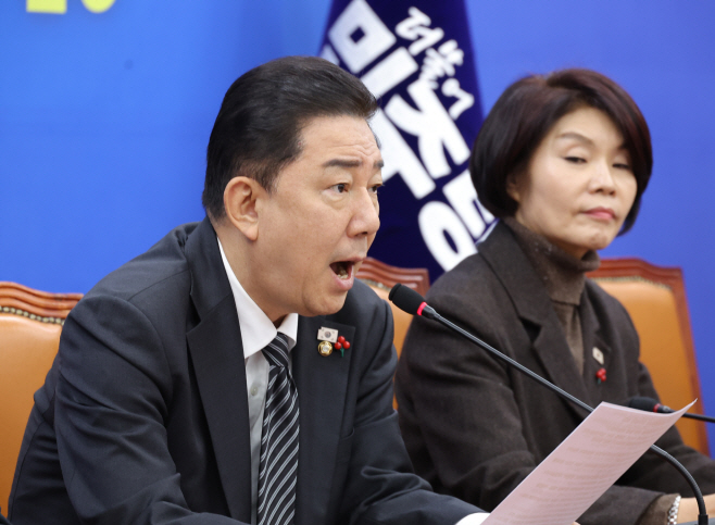 발언하는 김병기 원내대표<YONHAP NO-2368>