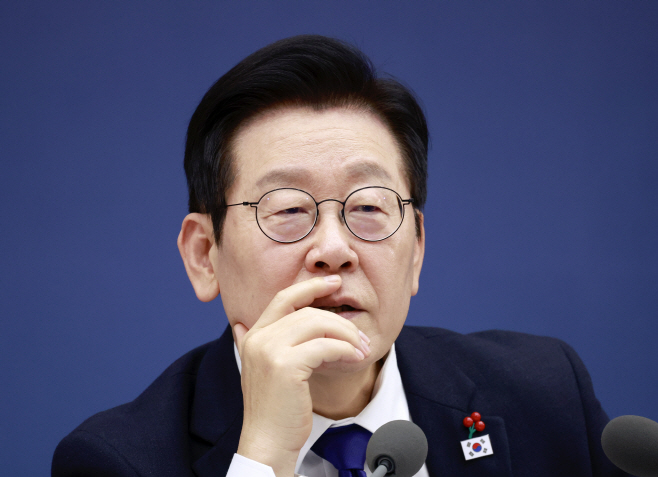 복지부 업무보고 듣는 이재명 대통령