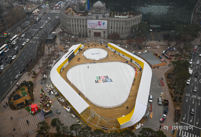[포토] 개장 앞둔 서울광장 스케이트장