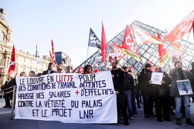 FRANCE LOUVRE STRIKE <YONHAP NO-7576> (EPA)