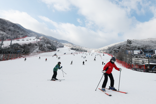 겨울 만끽<YONHAP NO-3616>