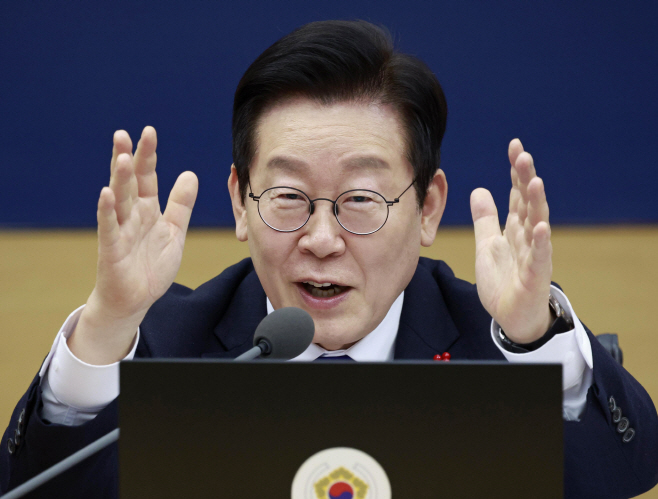 국무회의 발언하는 이재명 대통령