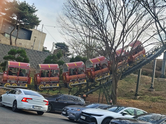 예당호 모노레일....‘황금 알 낳는 거위’ 부상