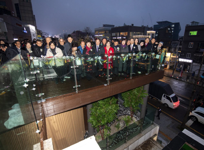 1. 이태원 전망대 준공식 색줄 자르기