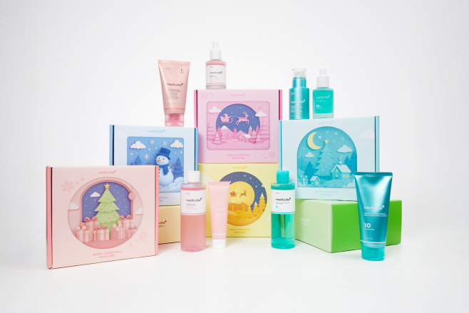 [이미지자료 1] 메디큐브 큐텐 재팬 ‘홀리데이 스킨케어 세트’ 제품 사진