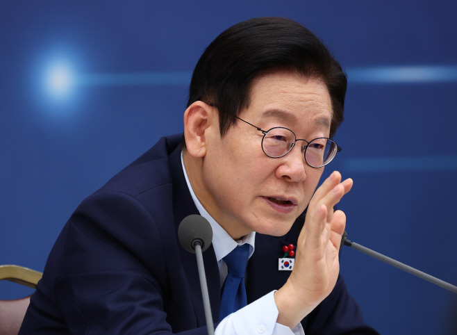 지재처장에게 질문하는 이재명 대통령