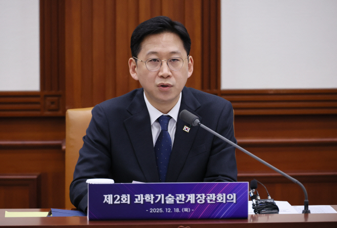 과학기술관계장관회의 주재하는 배경훈 부총리<YONHAP NO-2562>