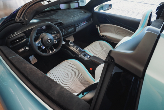 사진자료4-마세라티 슈퍼 스포츠카 MCPURA 첼로(Cielo)_실내