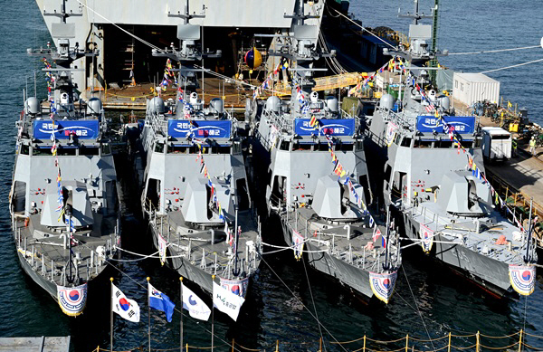 (사진) 신형 고속정 (20251208_신형고속정 4척 통합진수식 모습)