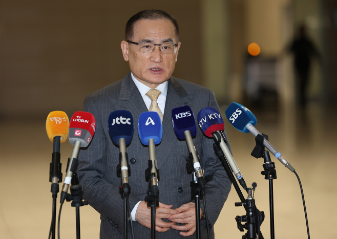 질문에 답하는 위성락 안보실장