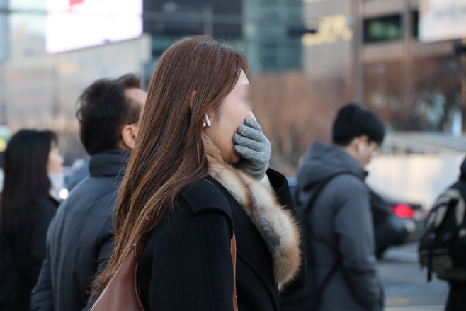 '입틀막' 추위<YONHAP NO-4441>