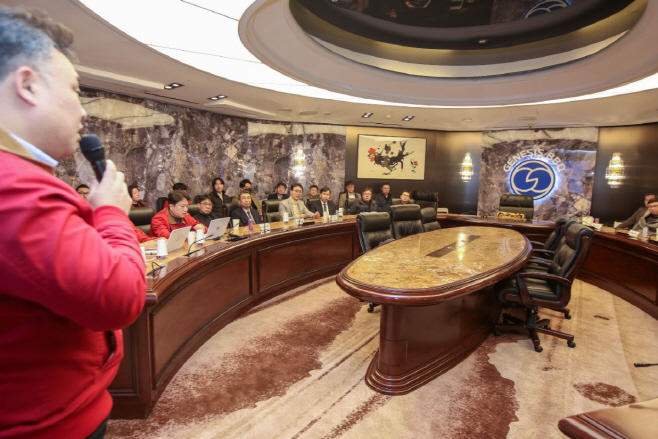 제너시스BBQ 그룹(회장 윤홍근)이 지난 18일, 서울 송파구에 위치한