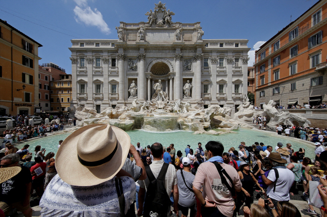 ITALY-TOURISM/ROME-TREVI <YONHAP NO-5048> (REUTERS)