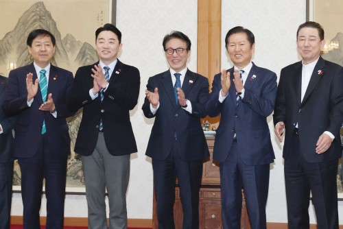 Government to speed up housing supply, push restructuring