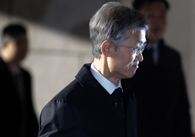 출근하는 조희대 대법원장