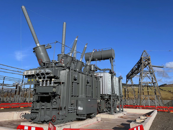 사진자료1. 효성중공업이 2025년 영국 스코틀랜드에 설치한 초고압변압기