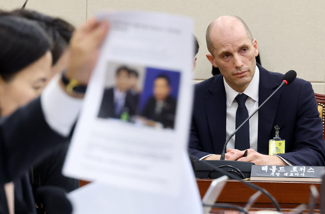 CEO 빠진 쿠팡 청문회…도마 오른 오찬 회동<YONHAP NO-2919>