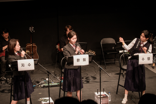 A여고 사서의 영광과 비극_실연심의 사진