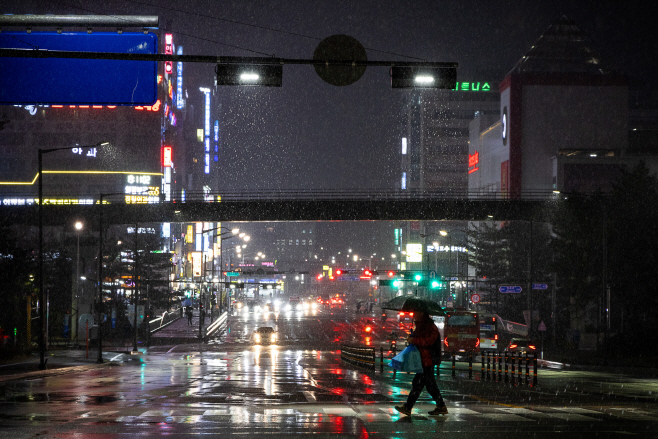 진눈깨비 내리는 수도권<YONHAP NO-3572>