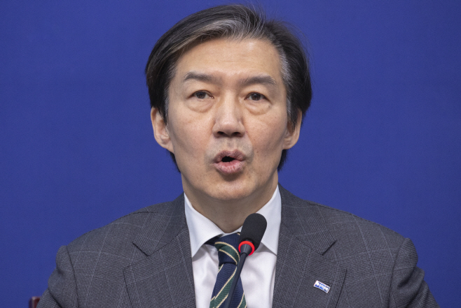 정치개혁특위 양당 독점 비판하는 조국<YONHAP NO-2681>