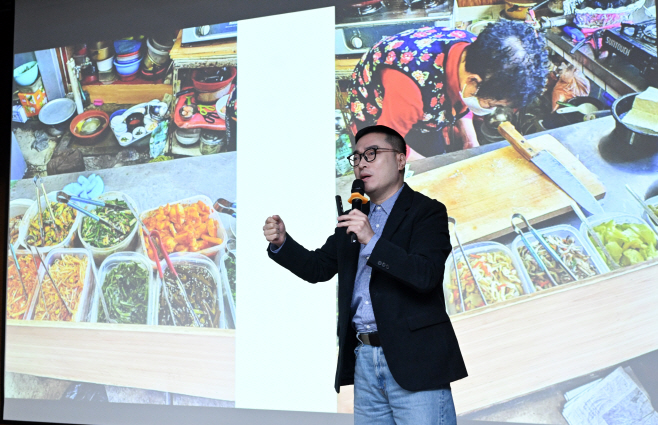 아시아투데이 2025 송년 갈라 토크 콘서트 '힐링공감' 1부 노중훈 작가