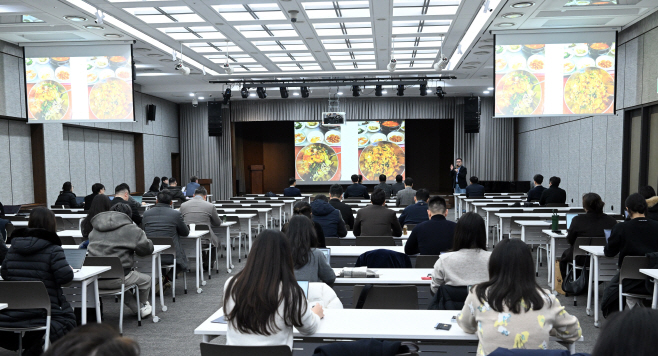 [포토]아시아투데이 2025 송년 갈라 토크 콘서트 '힐링공감' 개최