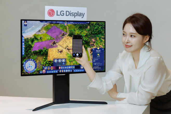 세계 최초 240Hz RGB 스트라이프 구조가 적용된 OLED 패널