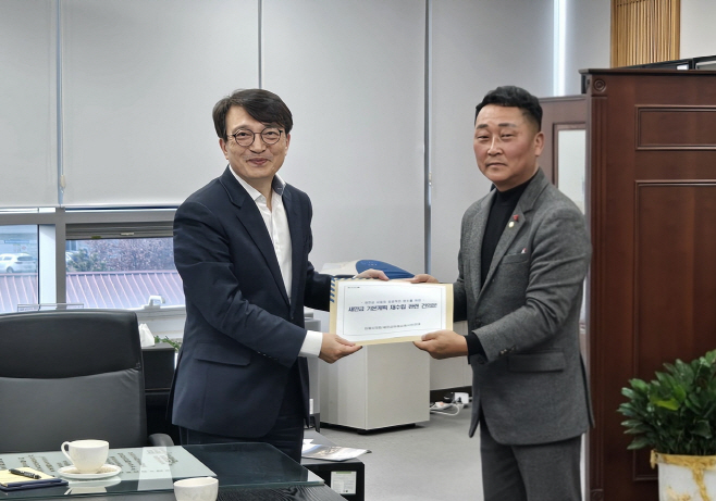 1123김제시의회·시민, 신항만 기본계획 유지 새만금개발청장 항의 방문