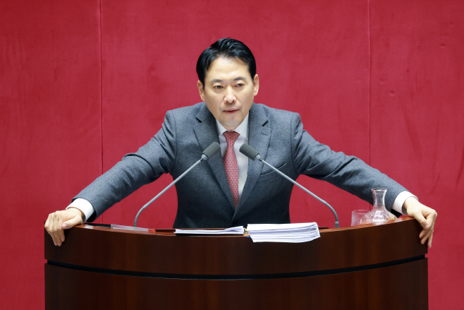 내란전담재판부 설치법 필리버스터 이어가는 장...<YONHAP NO-1598>