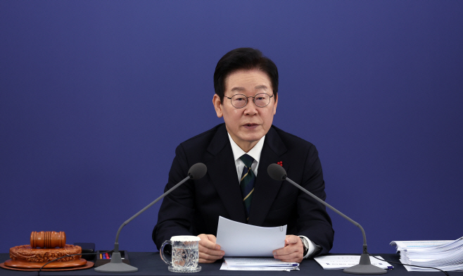 이재명 대통령, 부산서 국무회의<YONHAP NO-2327>