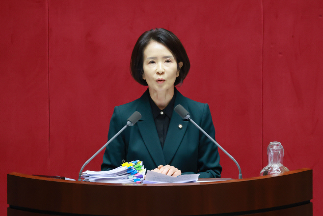 국민의힘 최수진 의원, 정보통신망법 필리버스터...<YONHAP NO-2528>