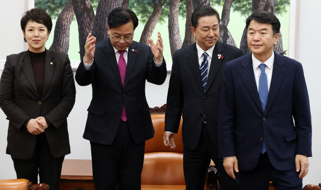 여야 원내대표 회동<YONHAP NO-4908>