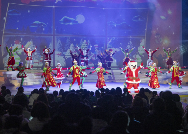 2. 에버랜드, 크리스마스 판타지 Very Merry 산타 빌리지 공연