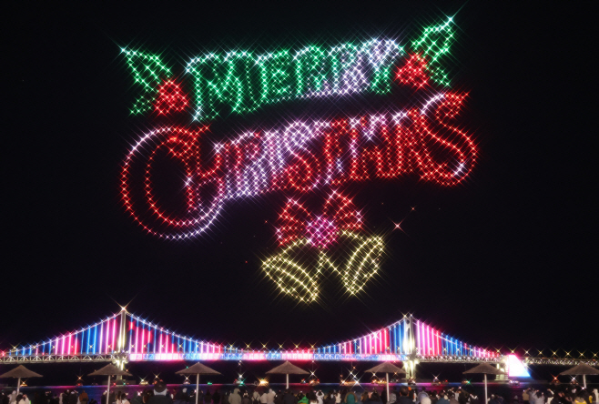 광안리 '미리 메리크리스마스' 특별공연<YONHAP NO-3518>