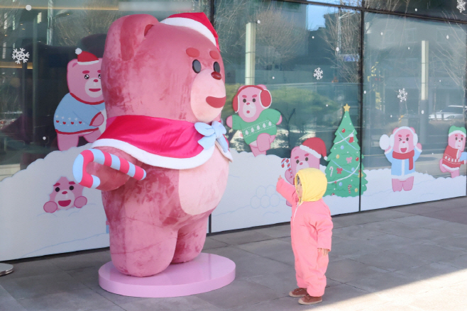 [사진4] 롯데홈쇼핑, 벨리곰 공공 디자인으로 선유도역 일대 변화