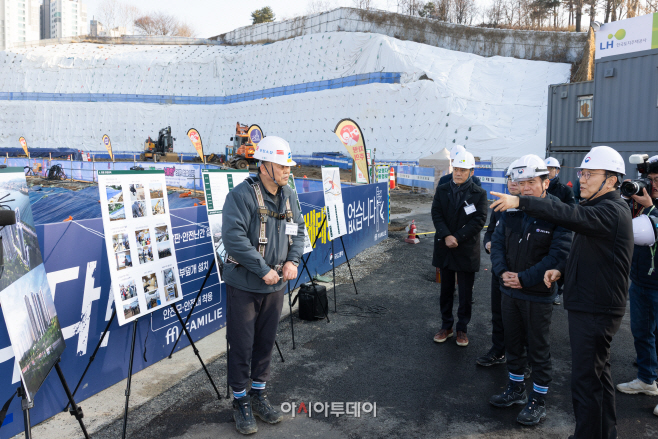 251225(조간)(사진)_공공기관_발주_건설현장_불법하도급_합동단속(건설현장준법감시팀)003