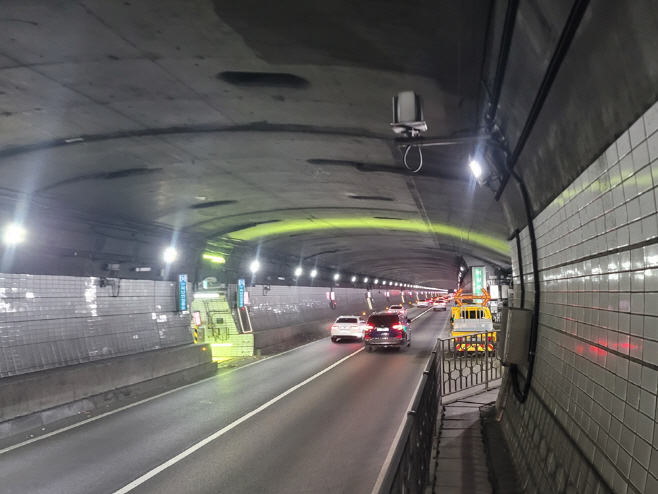 구룡터널 내 터널 안전 경관등 설치 완료 사진_2