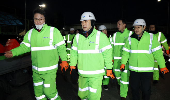 일일 환경공무관으로 나선 장동혁 대표<YONHAP NO-0865>